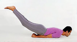 http://2.bp.blogspot.com/_r7bXaPC1TK8/SXh6ULAbOJI/AAAAAAAAAFE/aKetqjbFr3I/s320/Salabhasana.jpg